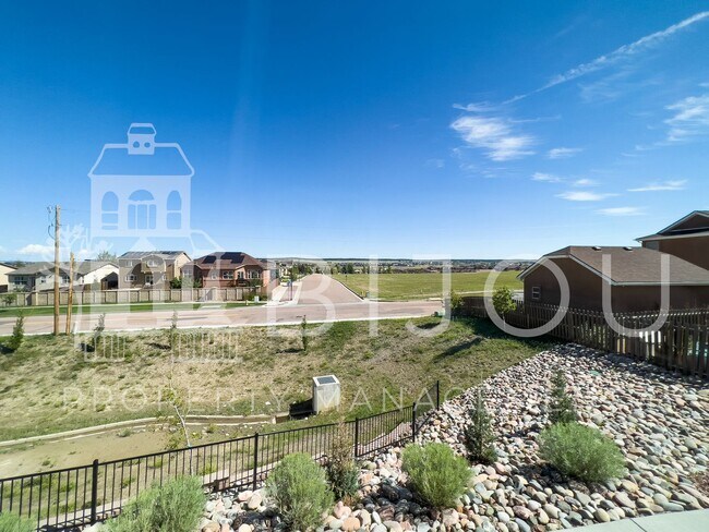 Building Photo - Beautiful Townhome across from Cumbre Vist...