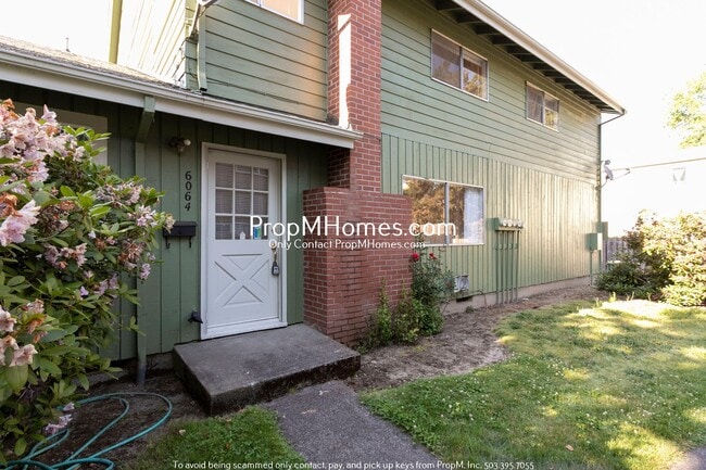 Building Photo - Two Story Two Bedroom in Beaverton - Depos...