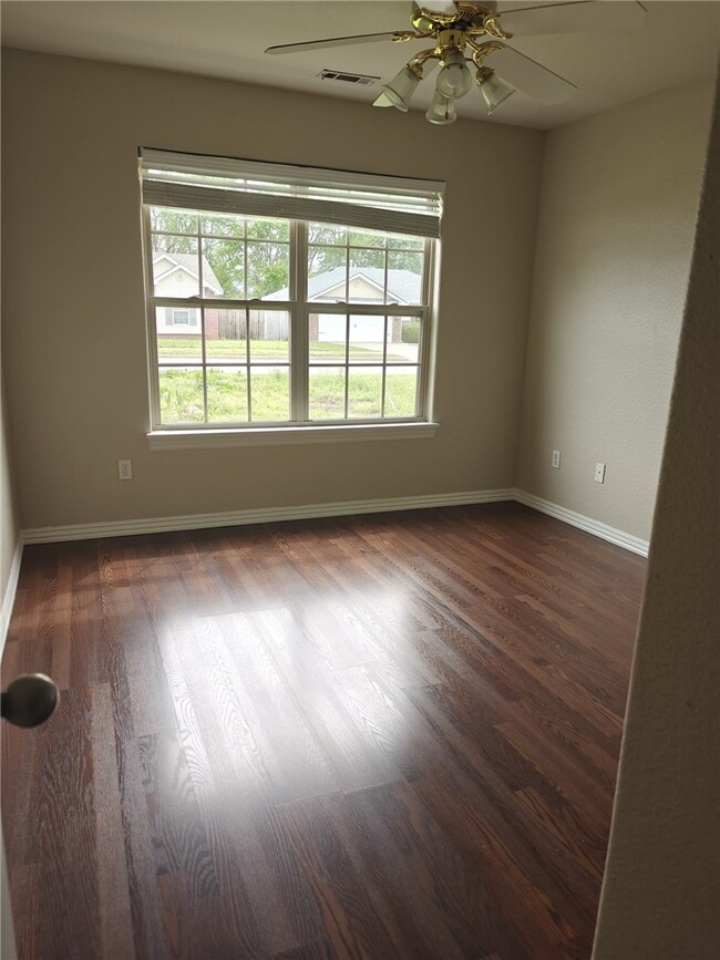 Building Photo - 5302 SW Monaco Ln