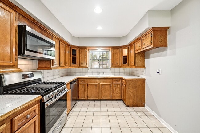 Building Photo - 12903 Claygate Dr