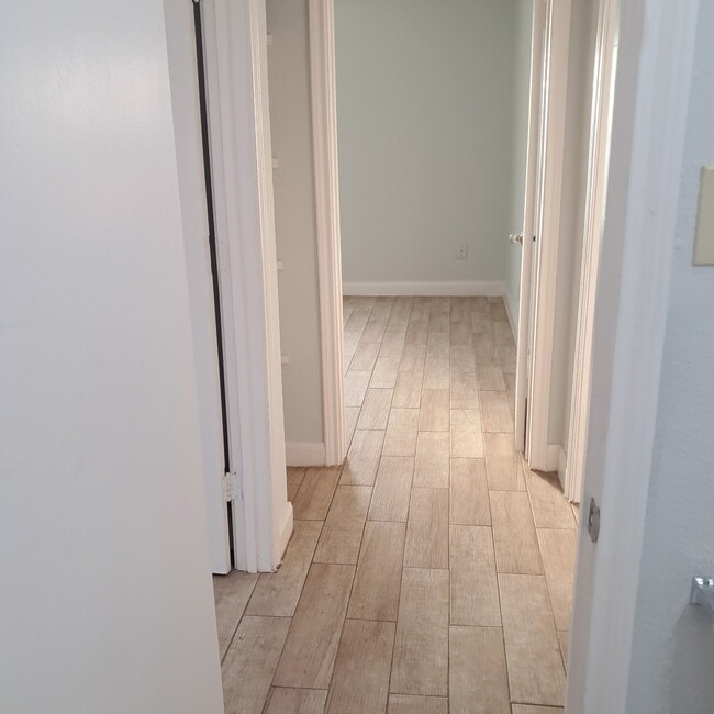 Building Photo - 1222 Teal St