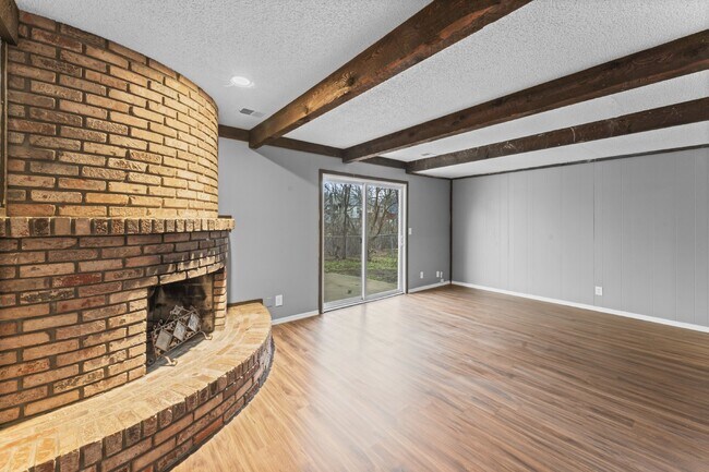 Building Photo - 16104 W 141st Terrace