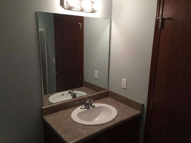 Building Photo - 1413 Hennessey St