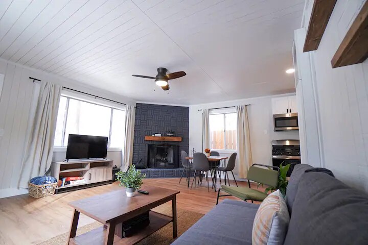 Building Photo - 405 Holmes Ln