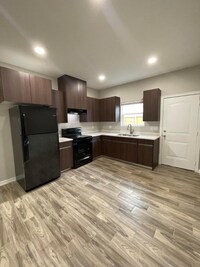 Building Photo - 909 W Kohala Ave