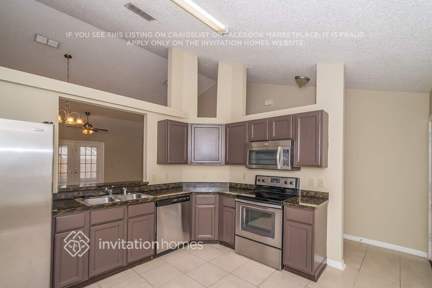 Building Photo - 7532 Dover Cliff Dr N