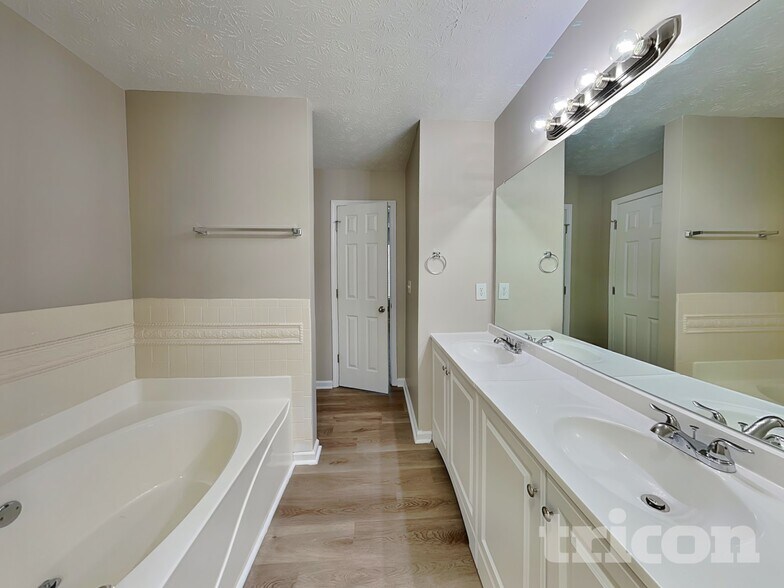 Building Photo - 210 Baxter Ln