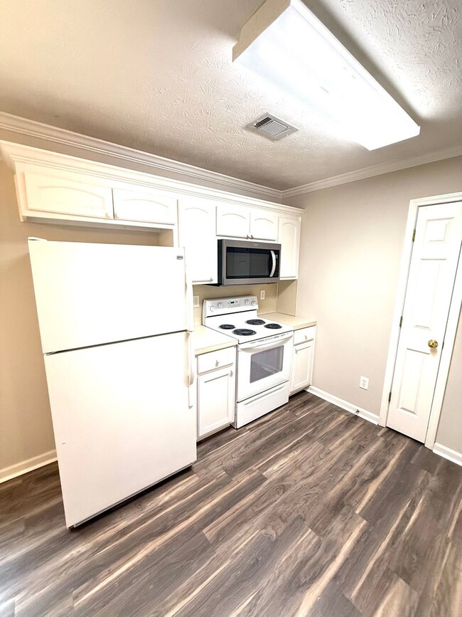 Building Photo - ** 3 Bed 2 Bath located in Thorington Trac...