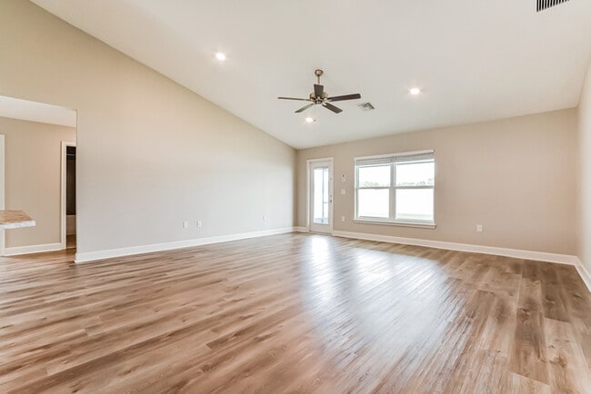 Building Photo - 511 Edith Dr