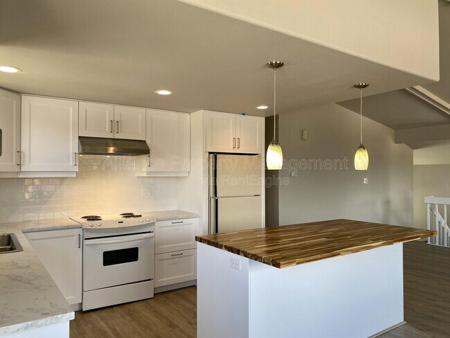 Building Photo - 5945 Breeze Ct