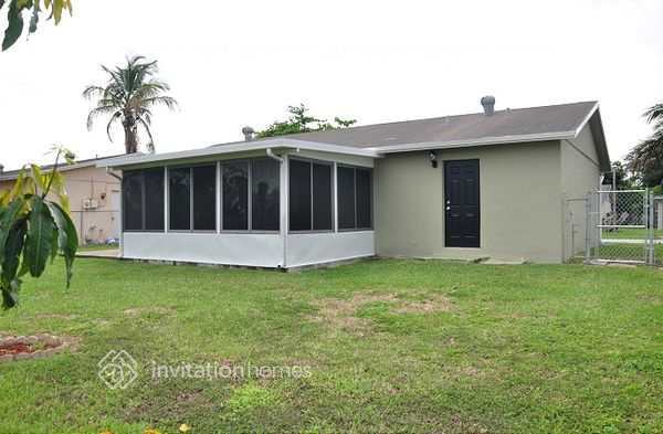 Building Photo - 7714 SW 6th Ct