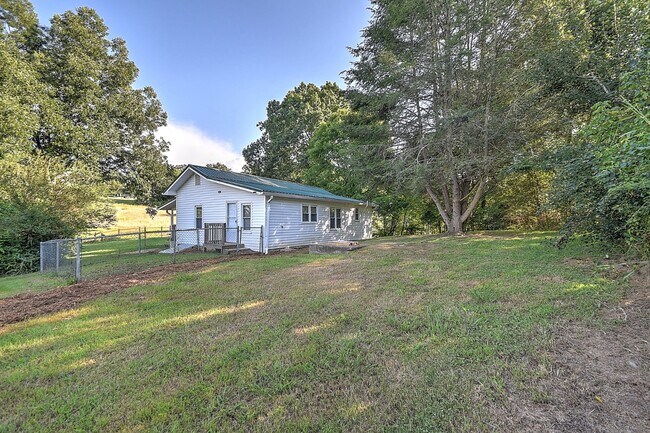 Building Photo - 875 S Pickens Bridge Rd