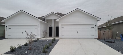 Building Photo - 609-611 Heathers Wy