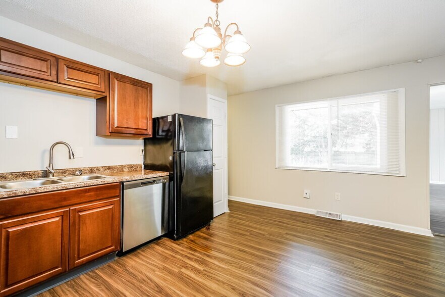 Building Photo - 202 Fenster Dr