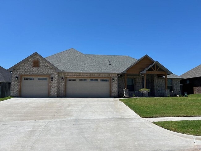 Building Photo - 604 NW Newgate Dr