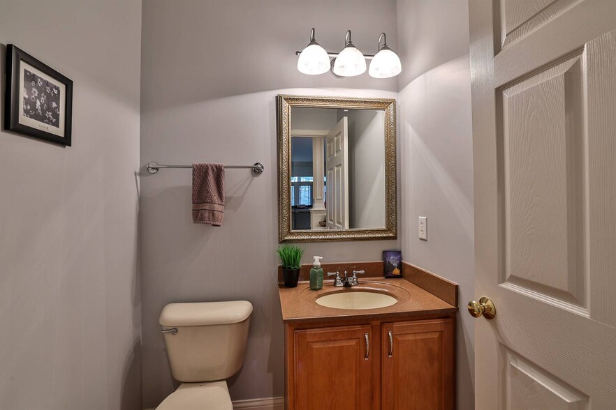 Powder Room - 11633 Chancery Ln