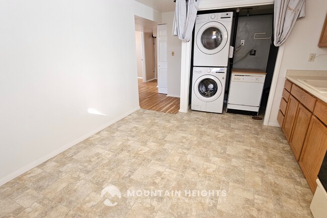 Building Photo - 9889 S Poppy Ln