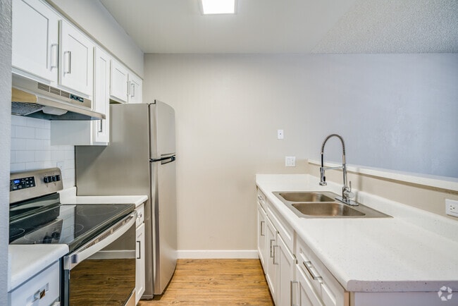 1 BR, 1 BA - 475 SF - Spectra West