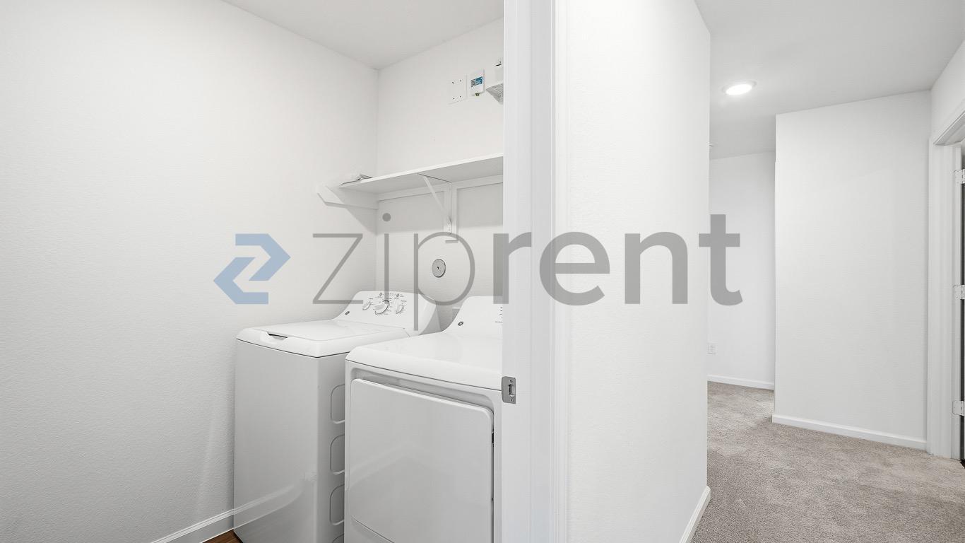 Building Photo - Unit