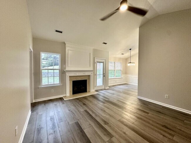 Building Photo - 1888 Lillywood Ln