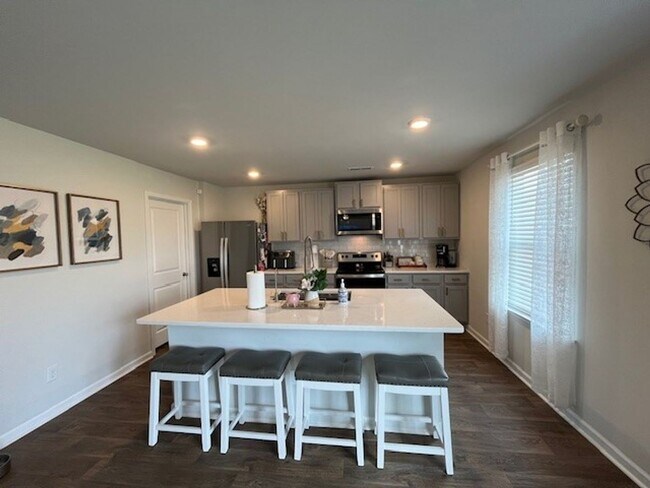 Building Photo - Discover this spacious 4-bedroom, 2.5-bath home in Winnabow, NC