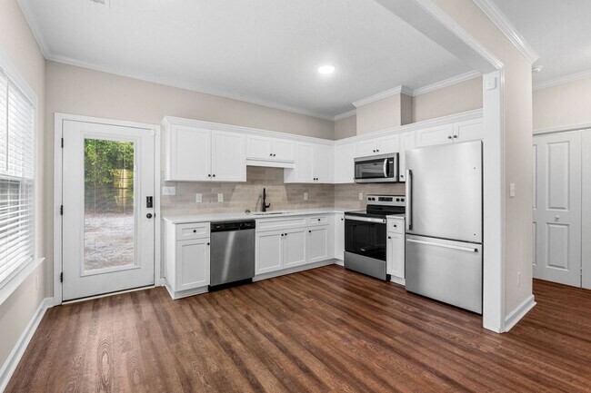 Building Photo - 302 Dorn St