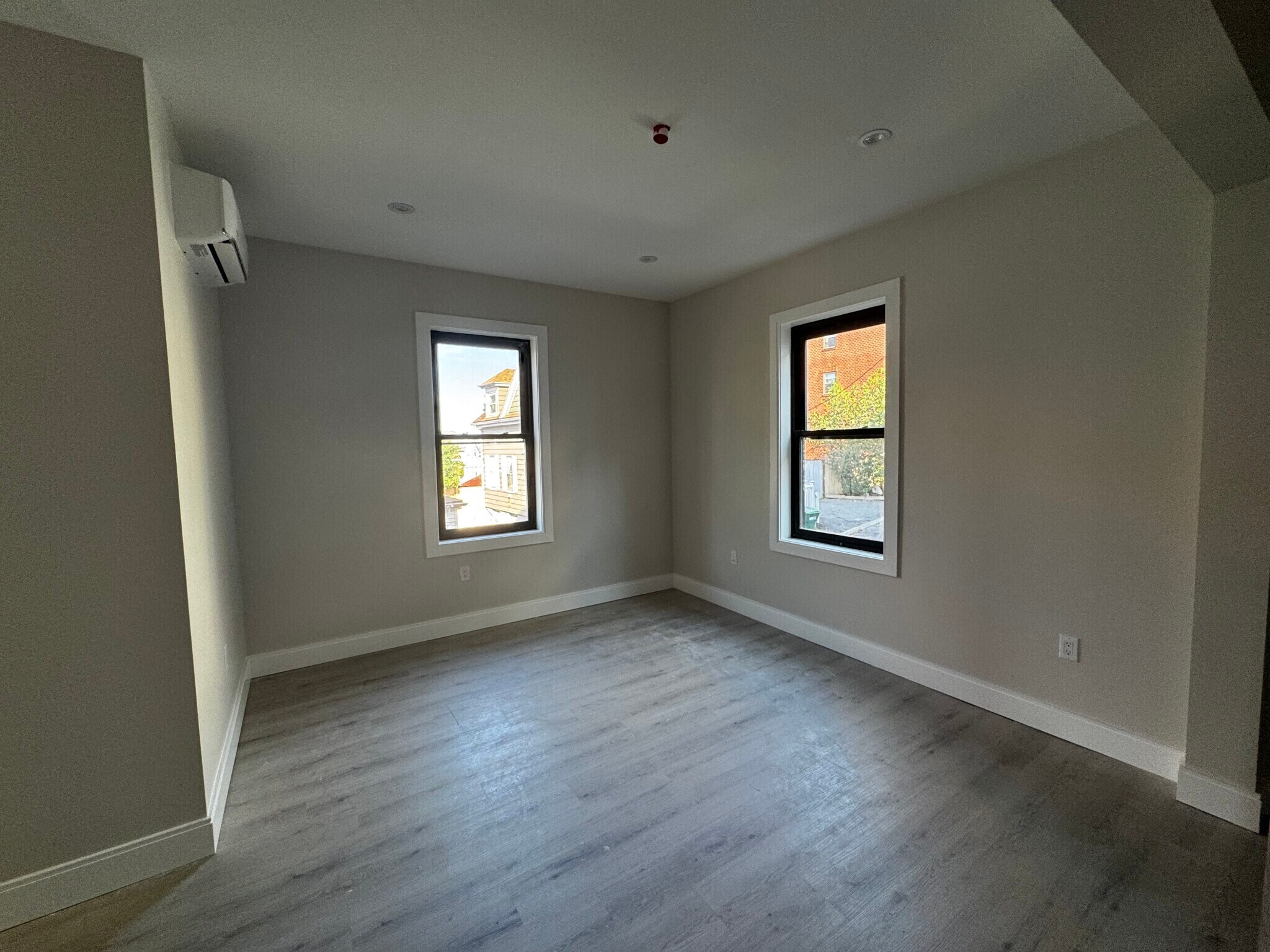Building Photo - 56 Sachem St
