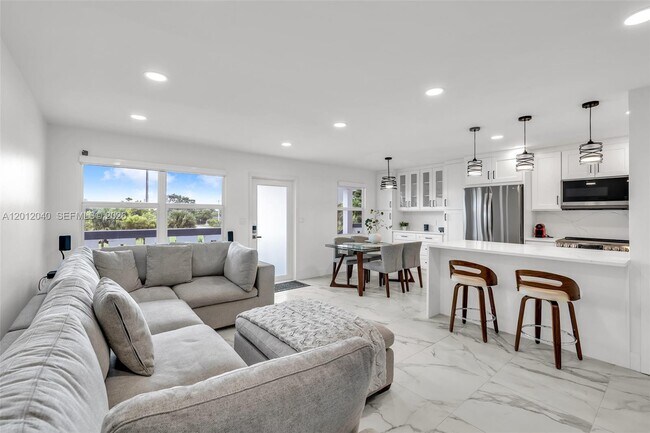 Building Photo - 3042 Harwood D