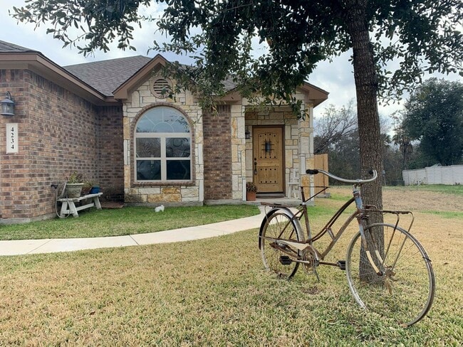 Building Photo - Spacious Ranch Home with Covered Patio & Greenbelt | 410 & Rittiman Rd