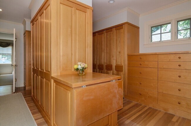 Building Photo - 22 Leighton Rd