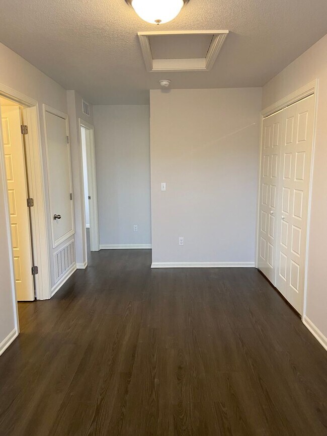 Building Photo - NOW PRELEASING! Charming Three-Bedroom, Two-and-a-Half-Bath Home in Spring Hill