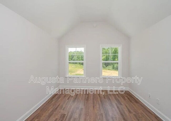 Building Photo - 335 Sumac Trail