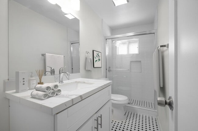 Building Photo - 5288 Manhasset Dr