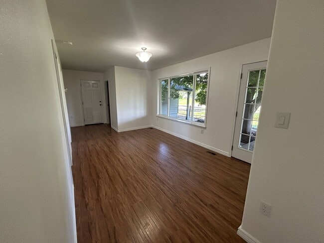 Building Photo - ~5 bedroom in a Picturesque Country Setting~