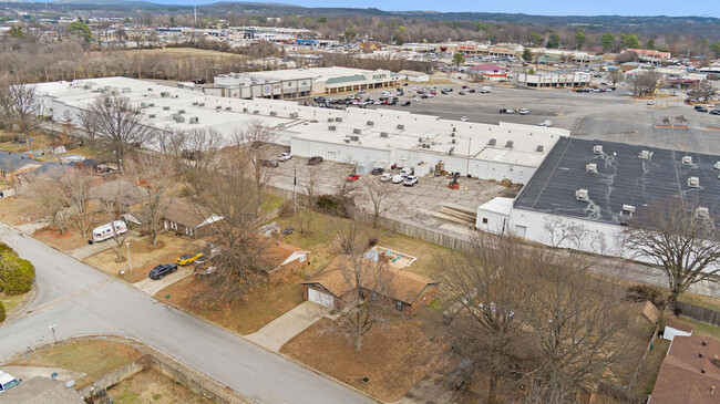 Building Photo - 3028 N Malinda Dr