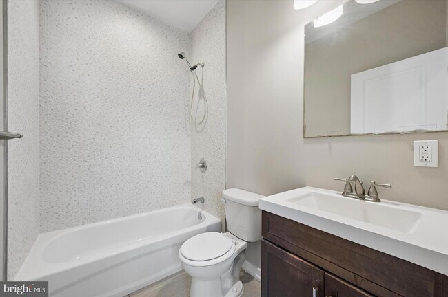 Building Photo - 617 S 2nd St