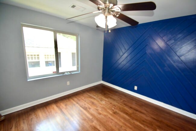 Building Photo - 1385 Elizabeth Ln