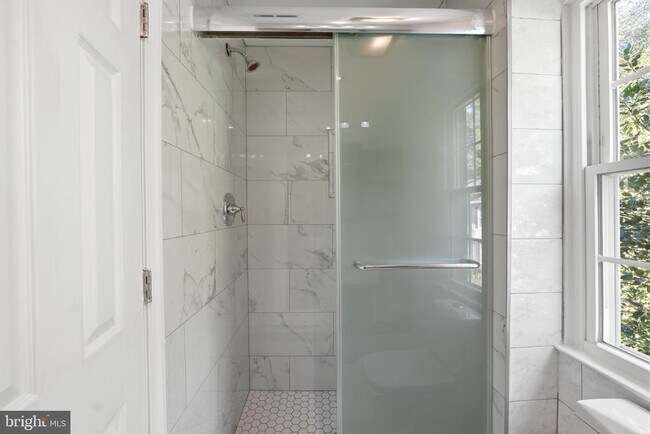 Building Photo - 8562 Tyrolean Way