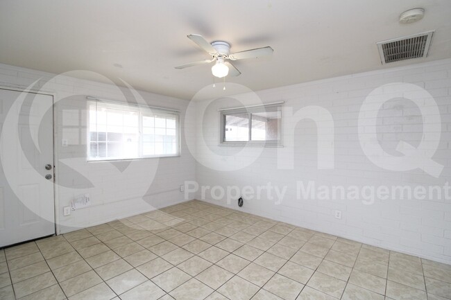 Building Photo - 3122 E Hubbell St