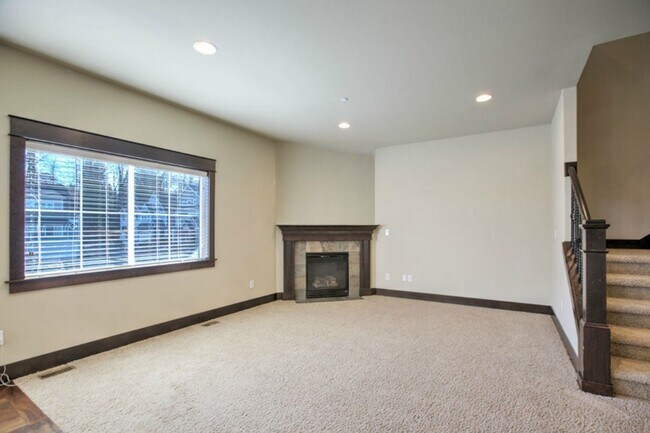 Building Photo - 1357 Elma Pl NE