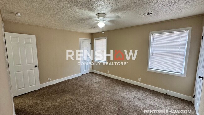 Building Photo - 822 Eyers Rd