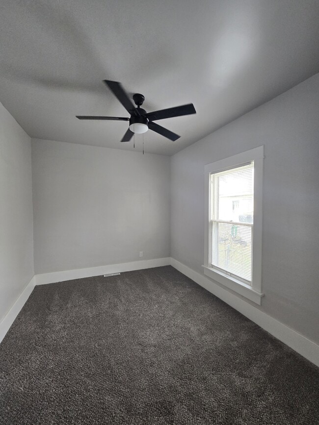 Building Photo - 250 Millwood N