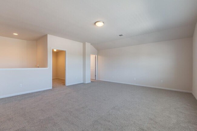 Building Photo - 205 Falkland St