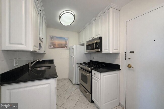 Building Photo - 301 N Beauregard St