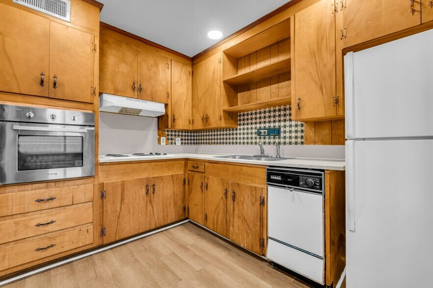 Building Photo - 807 E Broad St