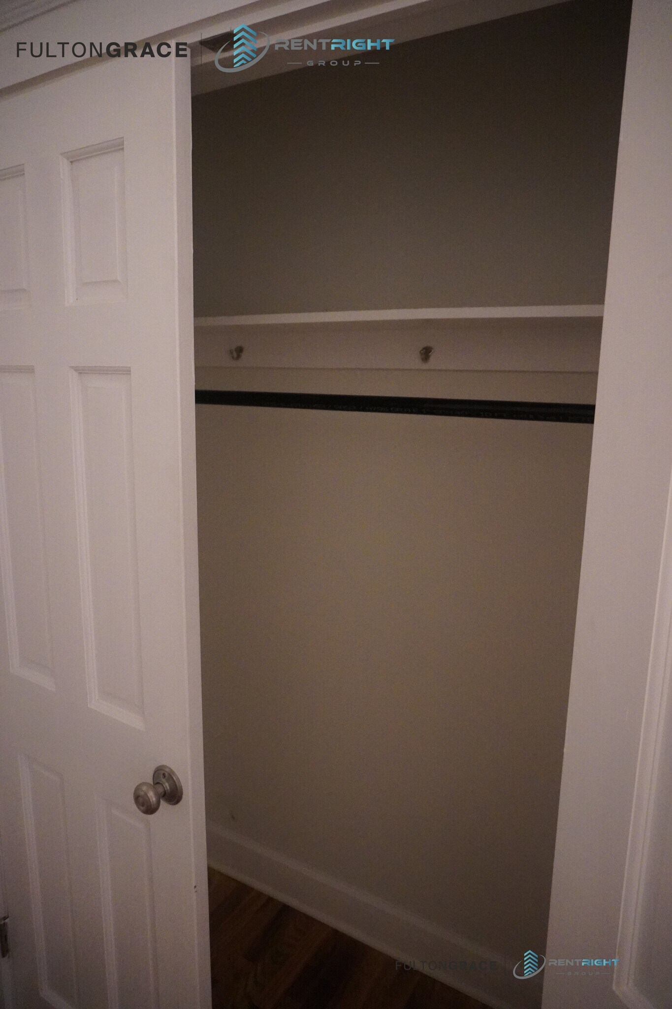 Building Photo - 1712 W Albion Ave