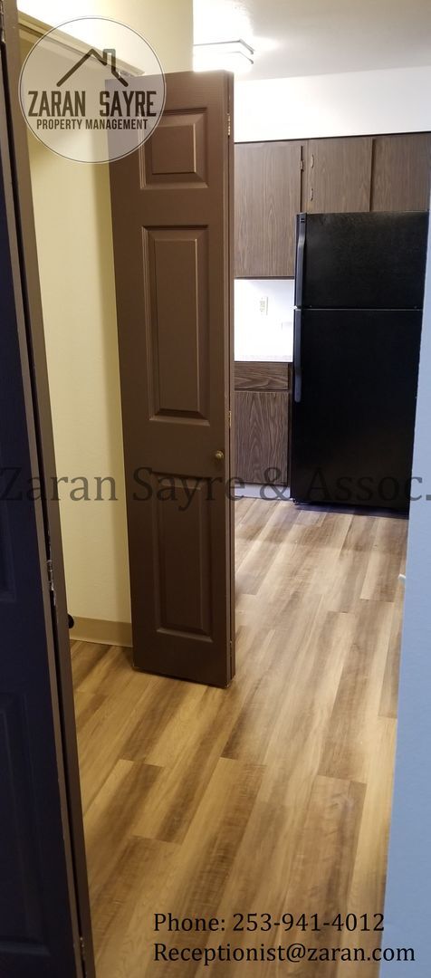 Building Photo - 757