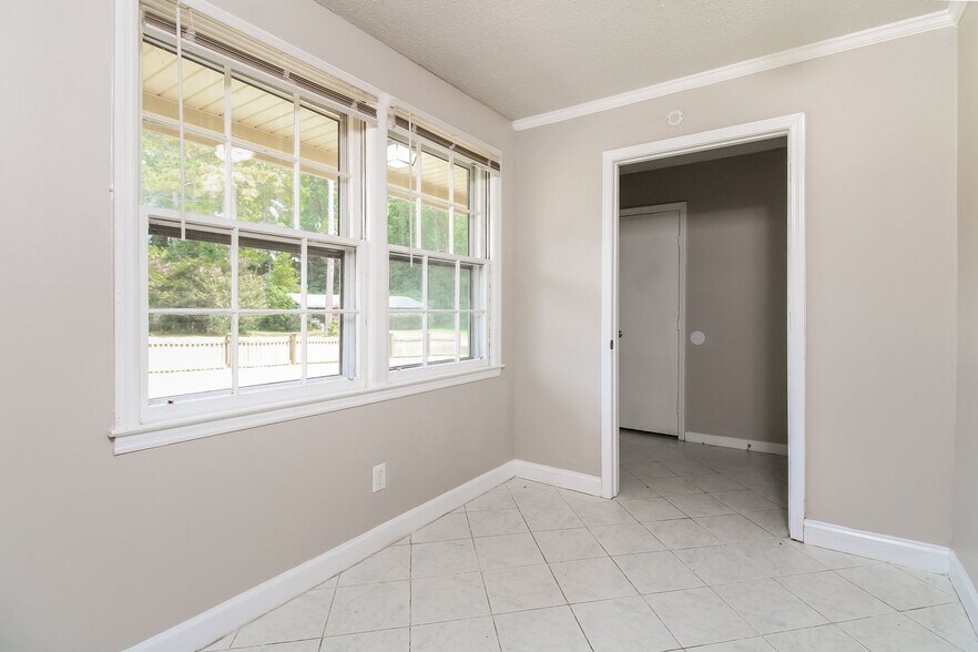 Building Photo - 713 Frieden St