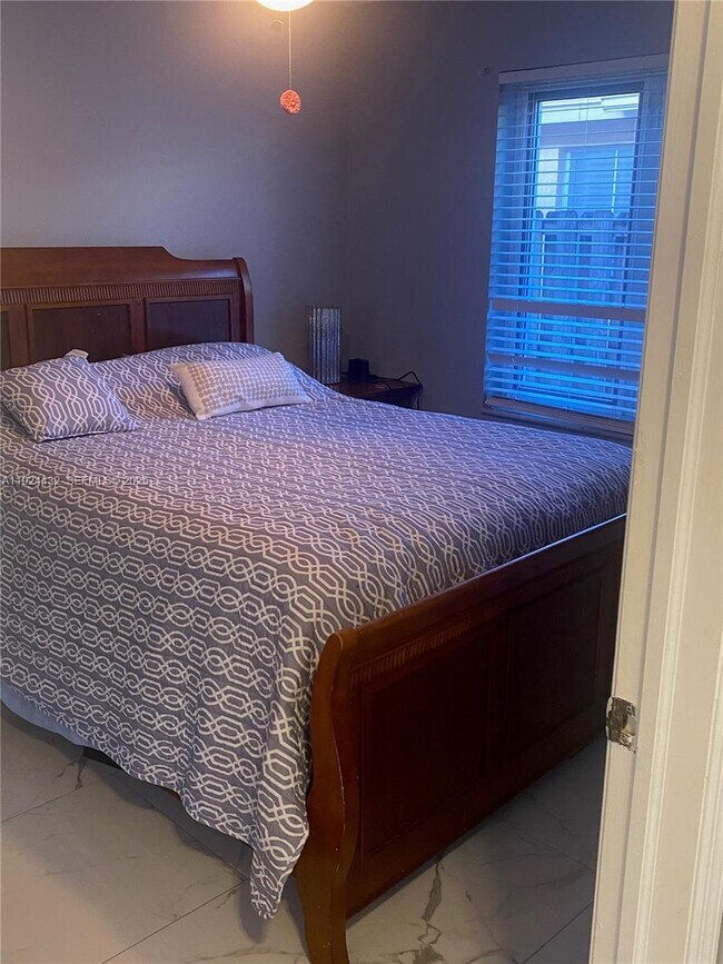 Building Photo - 14046 S Cypress Cove Cir