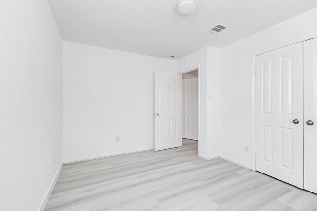Building Photo - 8115 Barnes Ridge Ln